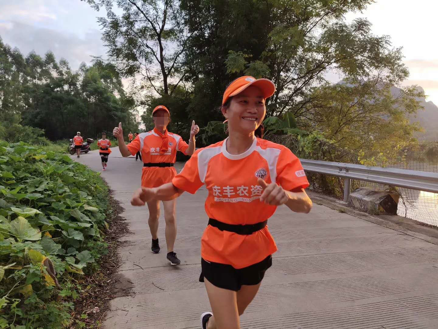 參加半程馬拉松.jpg